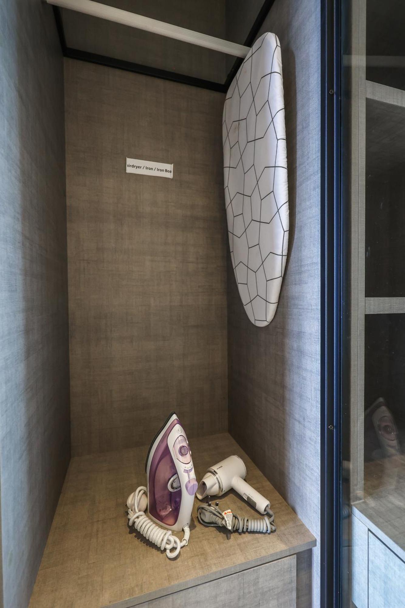 Millerz Square By Mykey Apartment Kuala Lumpur Exterior photo A surfboard in a hotel room